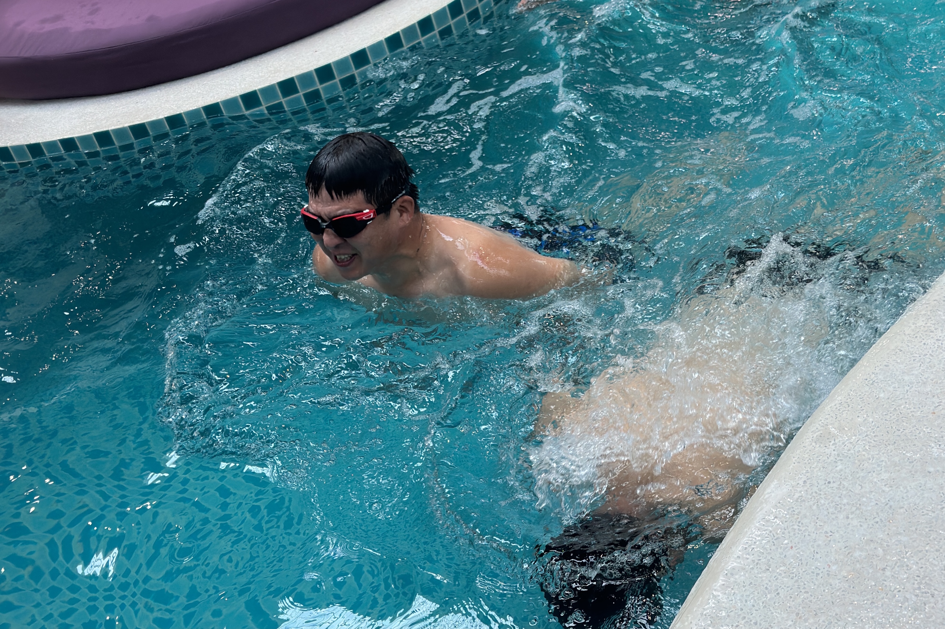 “泳”动盛夏 健康长润—长润环保开展第七届员工游泳比赛 